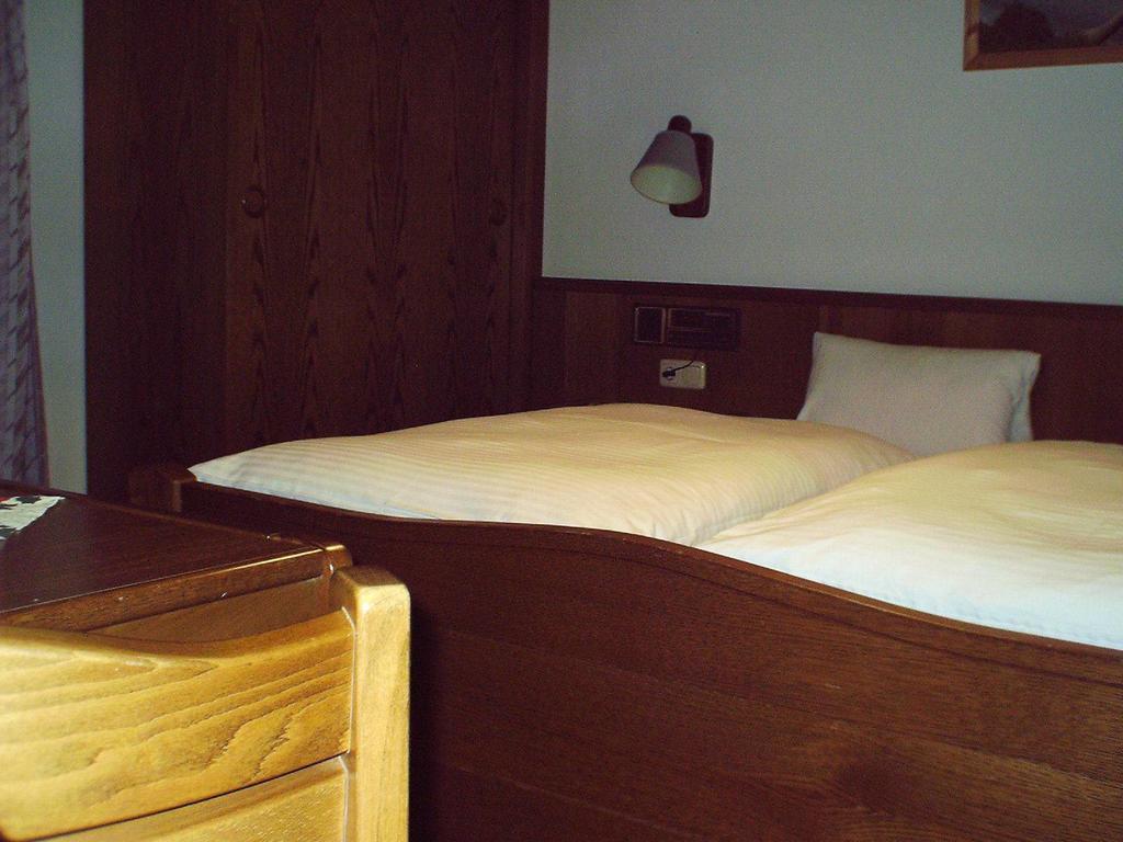 Gasthof Zur Einkehr Sankt Leonhard im Pitztal Chambre photo
